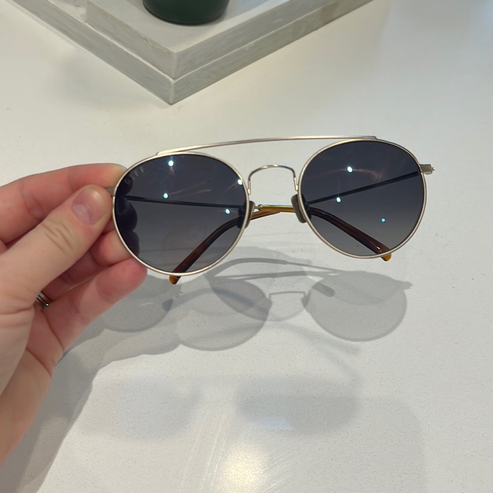 Jessie James Decker x DIFF sunglasses